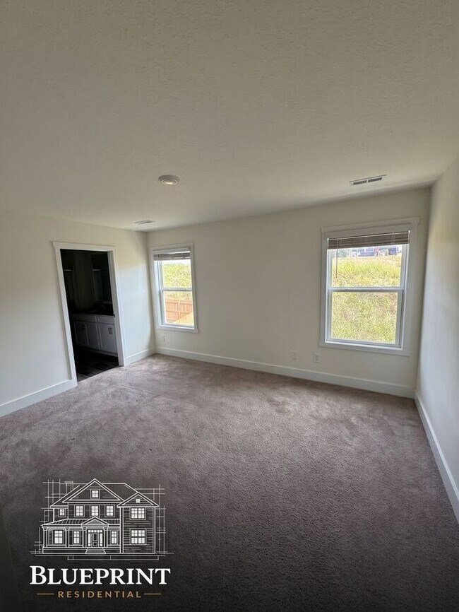 Building Photo - 2024 build, great neighborhood, stainless appliances, granite countertops!