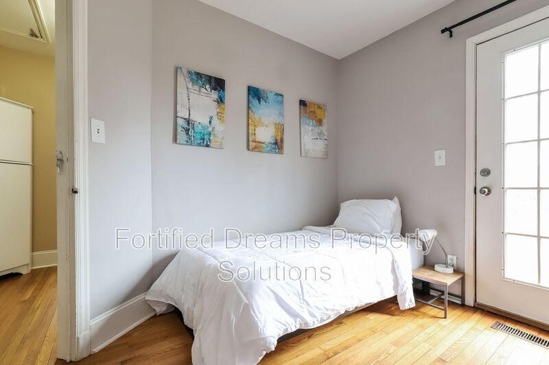 Building Photo - 3021 Sourwood Rd