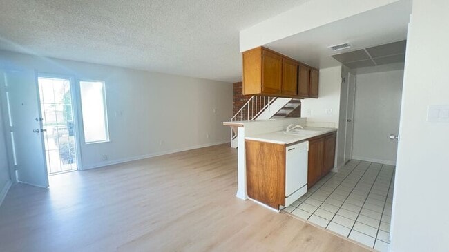 Building Photo - 3026 Winfield Ave