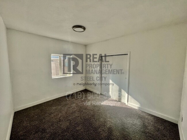 Building Photo - 2802 Lakeview Ave