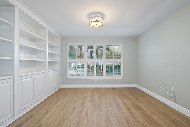 Building Photo - 1260 SW 25th Ln