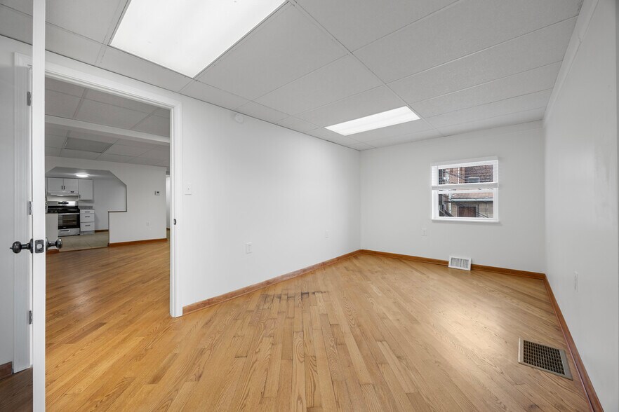 Building Photo - 2827 Brownsville Rd