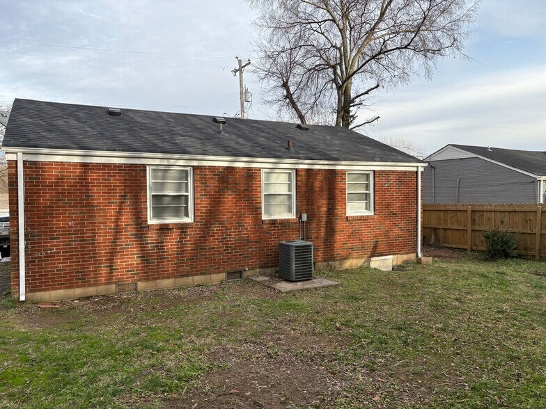 Building Photo - 3225 Panorama Dr