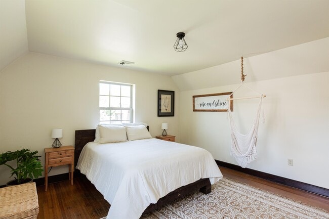 Building Photo - 13 Safe Harbor Village