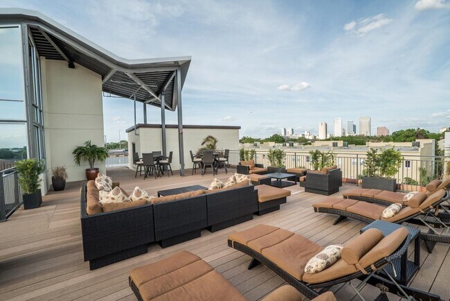 Building Photo - Beautiful 2 bedroom/2 bathroom loft with exposed brick, steel beams and hand scrapped wood floors.