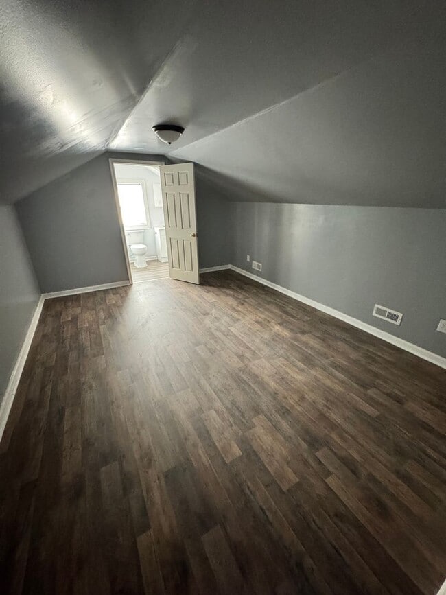 Building Photo - 4 bed 2 bath house in Petersburg