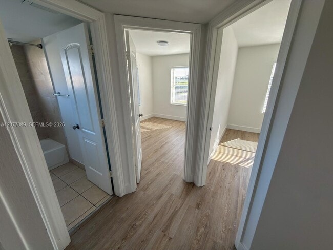 Building Photo - 9937 Three Lakes Cir