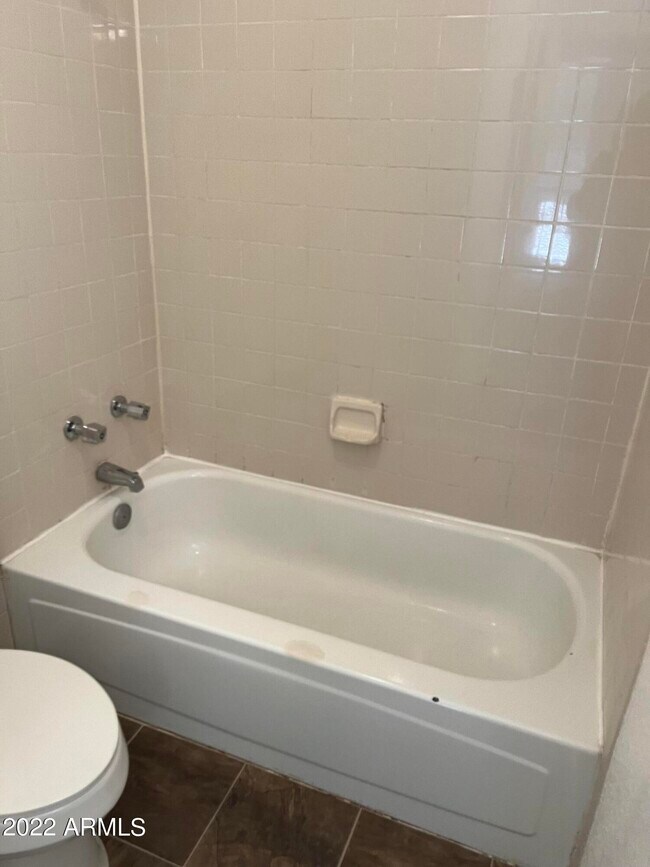 Building Photo - 1524 N Apache Dr