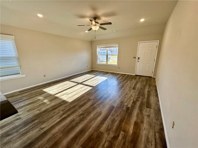 Building Photo - 530 Woodcreek Lp