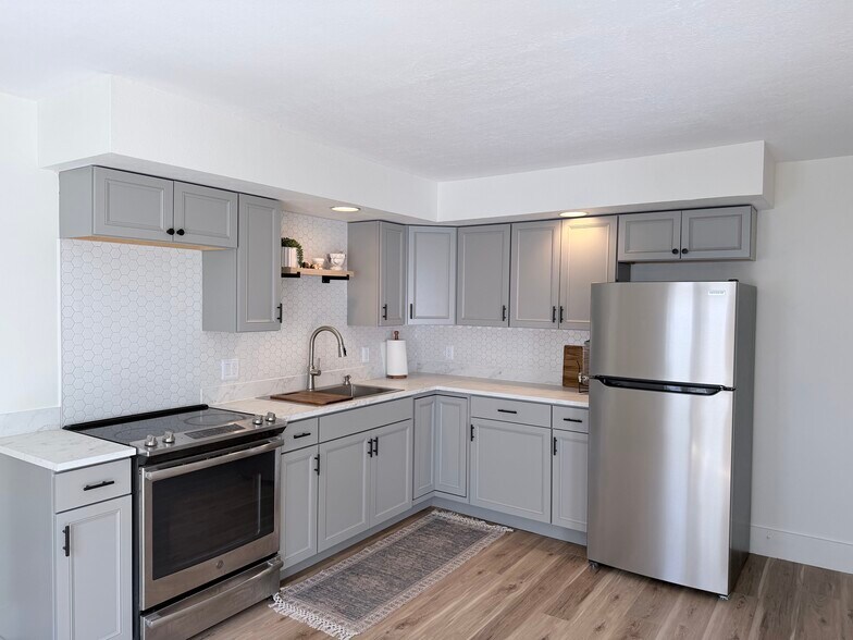 Kitchen - 221 Baldwin St