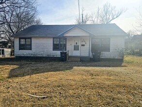 Building Photo - 3 Bed 2 Bath at Shawnee