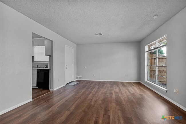 Building Photo - 1524 Eichen Rd
