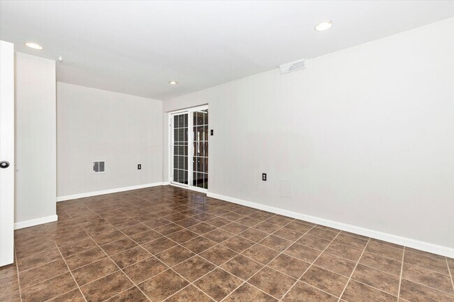 Building Photo - New Market West Rental