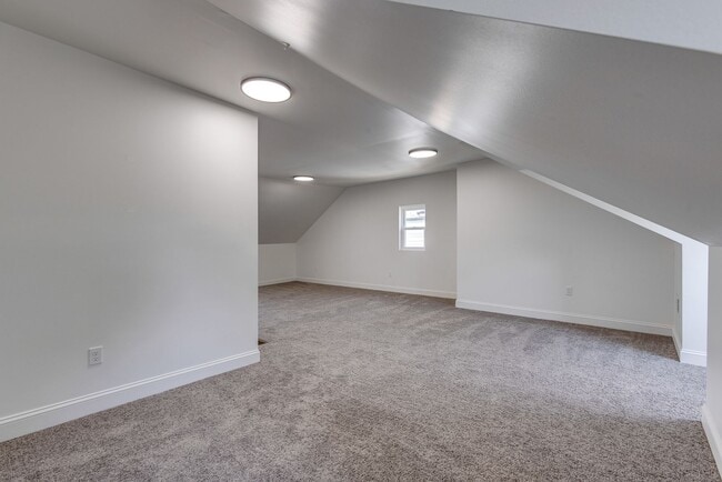 Building Photo - 19 Allen St