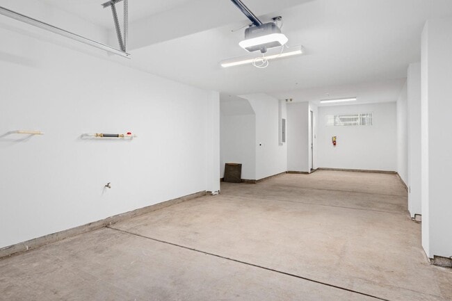 Building Photo - 302 Tea Tree Terrace