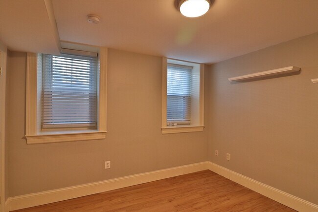 Building Photo - 358 Dorchester St