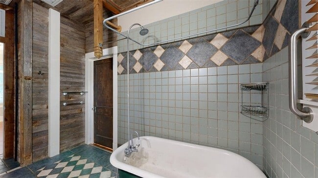 Building Photo - 307 Brogdon St