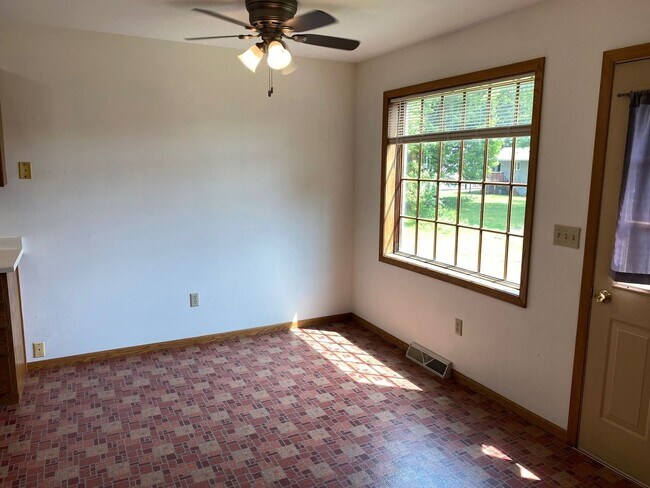 Building Photo - 4407-4409 Forest Valley Rd