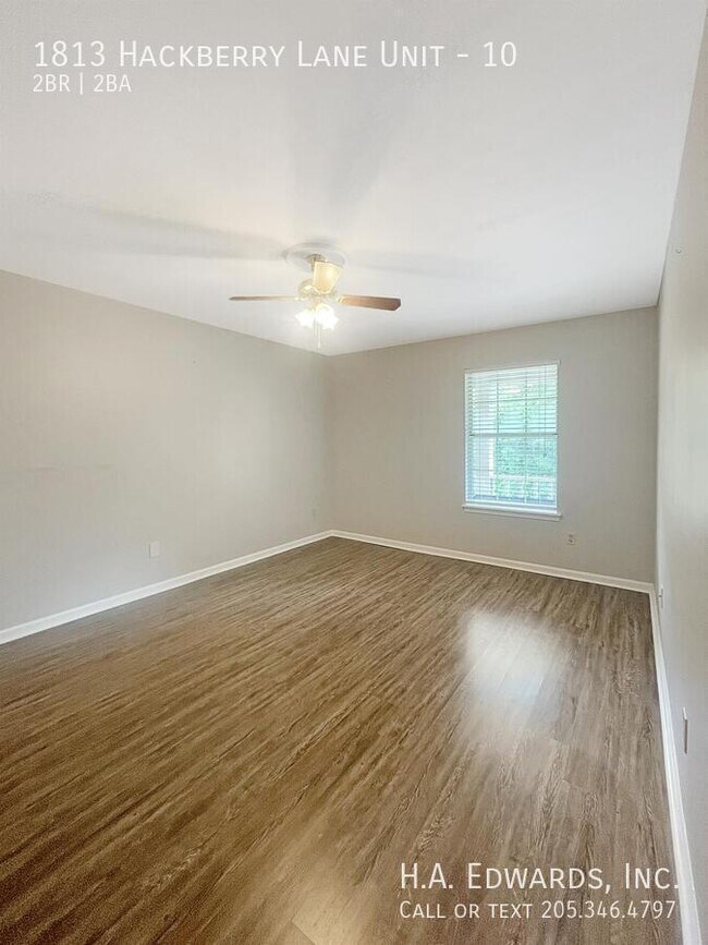 Building Photo - 1813 Hackberry Ln