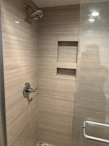 bathroom shower - 7216 15th Ave