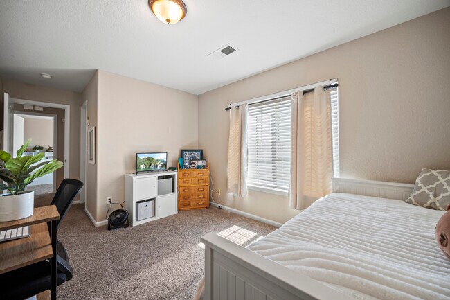 Building Photo - 7860 Lantern Ln