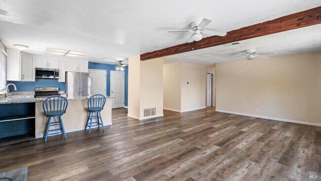 Building Photo - 1661 California Dr