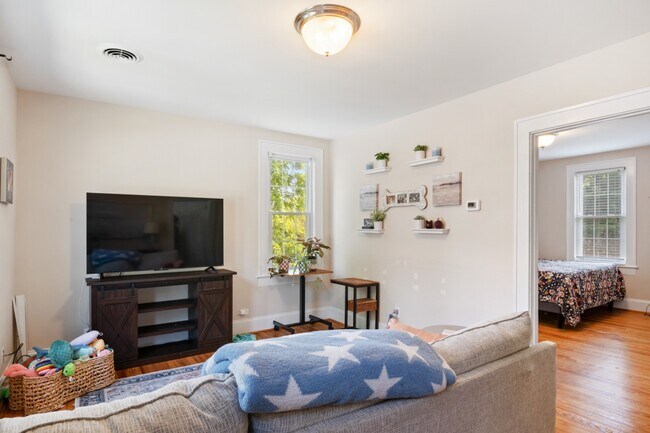 Building Photo - 545 Montgomery St