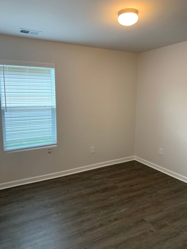 Building Photo - Now Pre-Leasing — Spacious 4 Bed, 2 Bath Home in Tucker Farms!