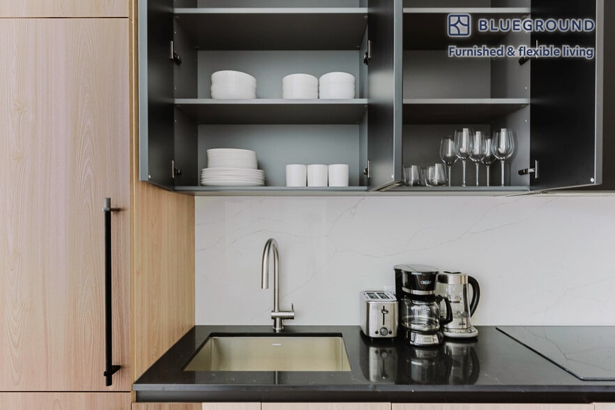 Building Photo - 312 W 43rd St