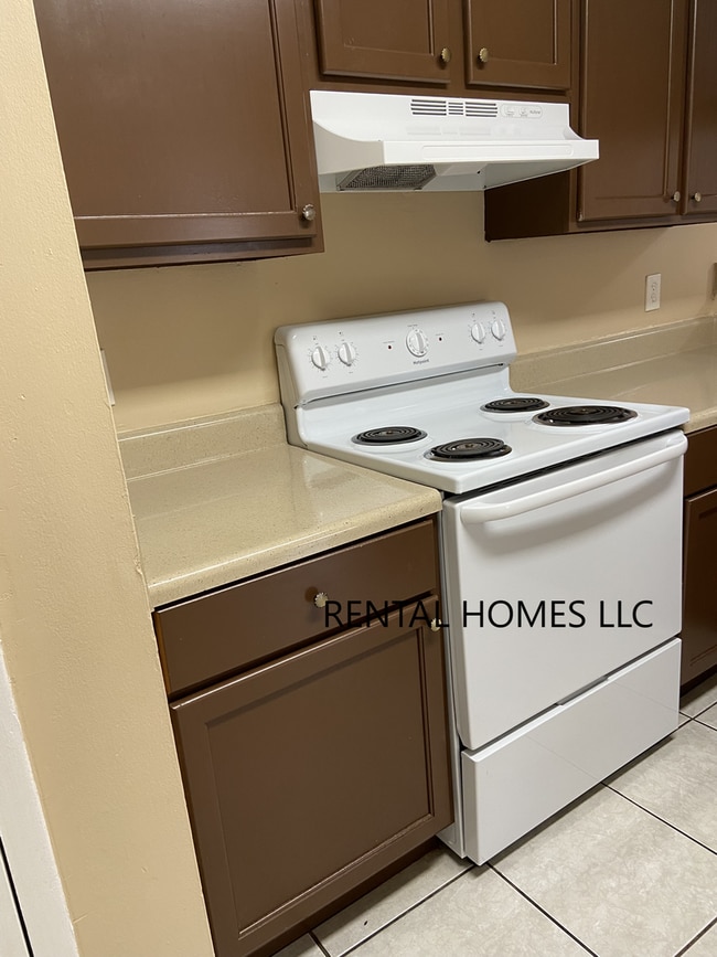 Building Photo - Patio Home, Minutes Away From UCF, Technol...
