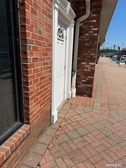 Building Photo - 1022 Main St