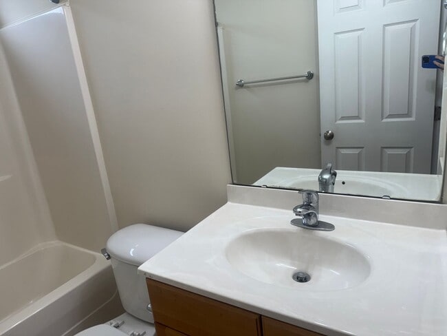 Building Photo - Fantastic 4br/2.5ba home, Conv to 40, excellent location, Available Now!