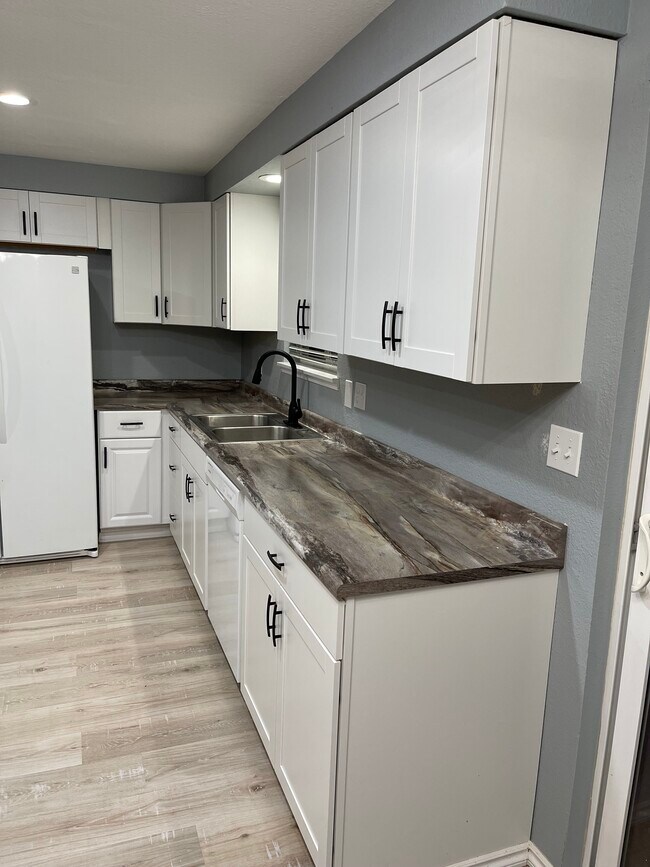Building Photo - 6330 Neylon Dr SW