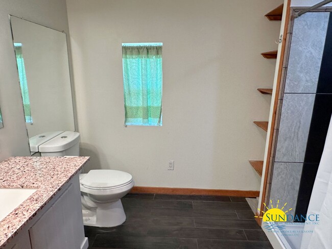 Building Photo - Quaint Mobile Home in Navarre!