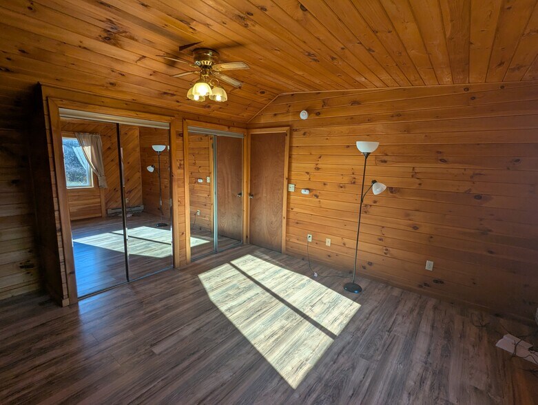 Building Photo - 615 E Miller Rd