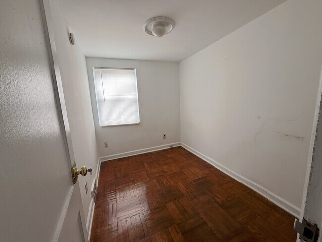 Building Photo - 44 Madison Dr