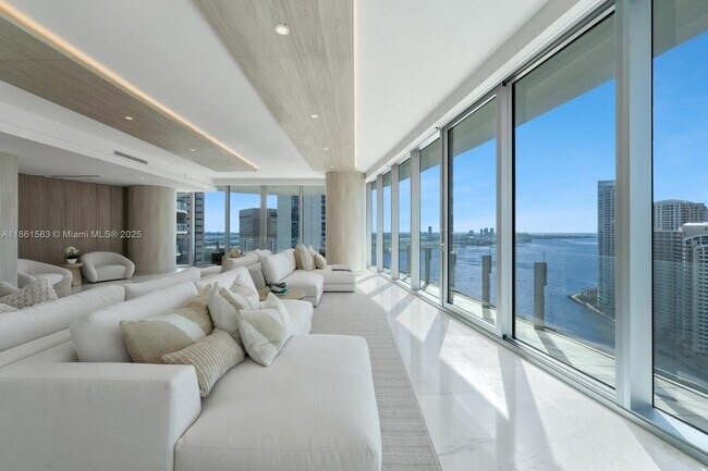 Building Photo - 300 Biscayne Blvd Way