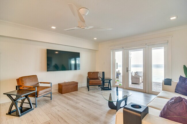 Building Photo - 5172 Coquina Key Dr SE