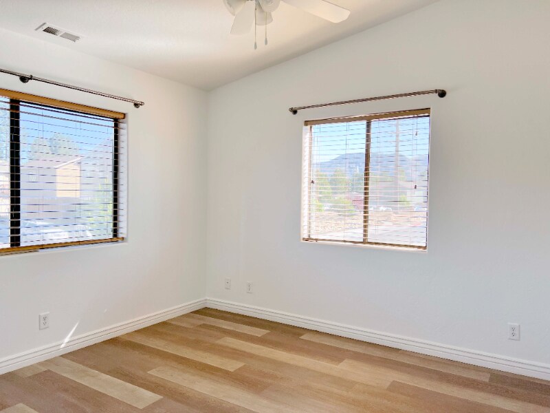 Building Photo - 1551 E Payton Way
