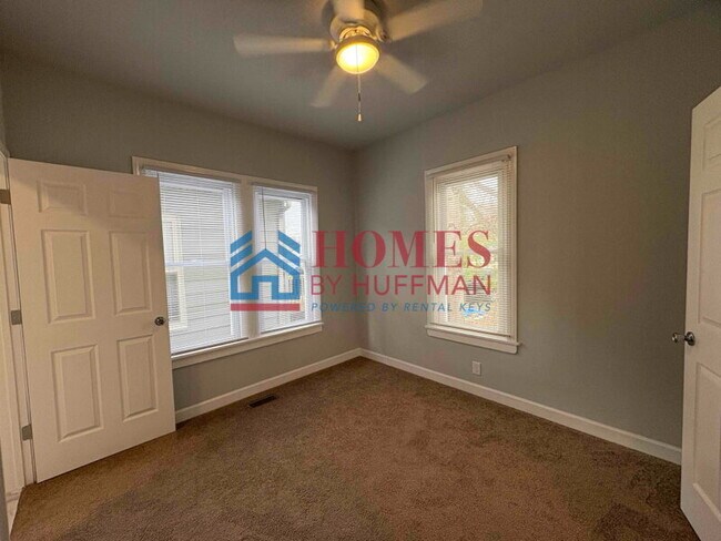 Building Photo - Two Bedroom House | Move in Ready