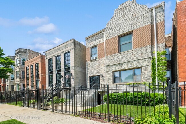 Primary Photo - 3136 S Prairie Ave