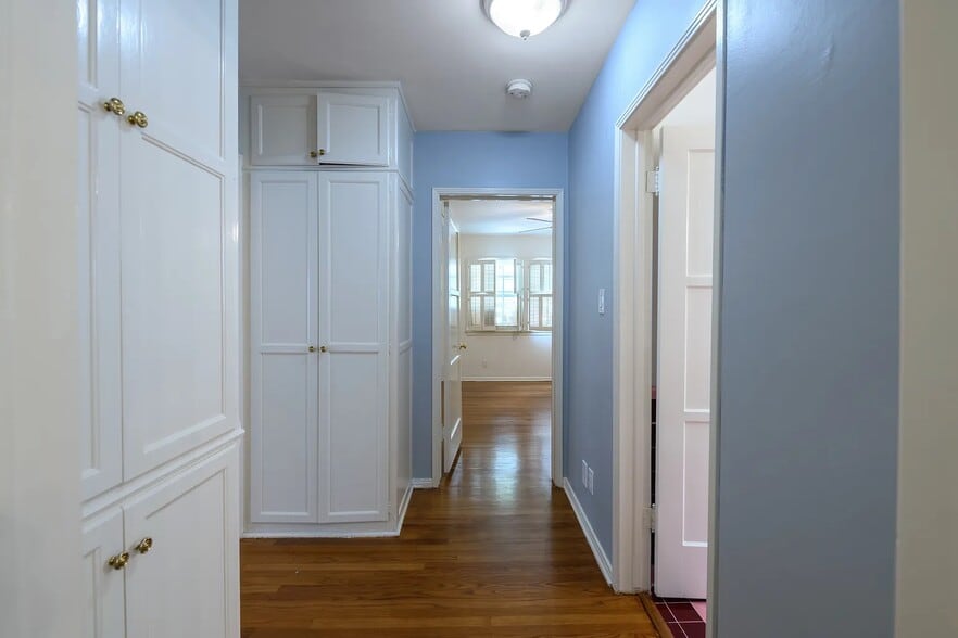 Building Photo - 10723 Ashton Ave