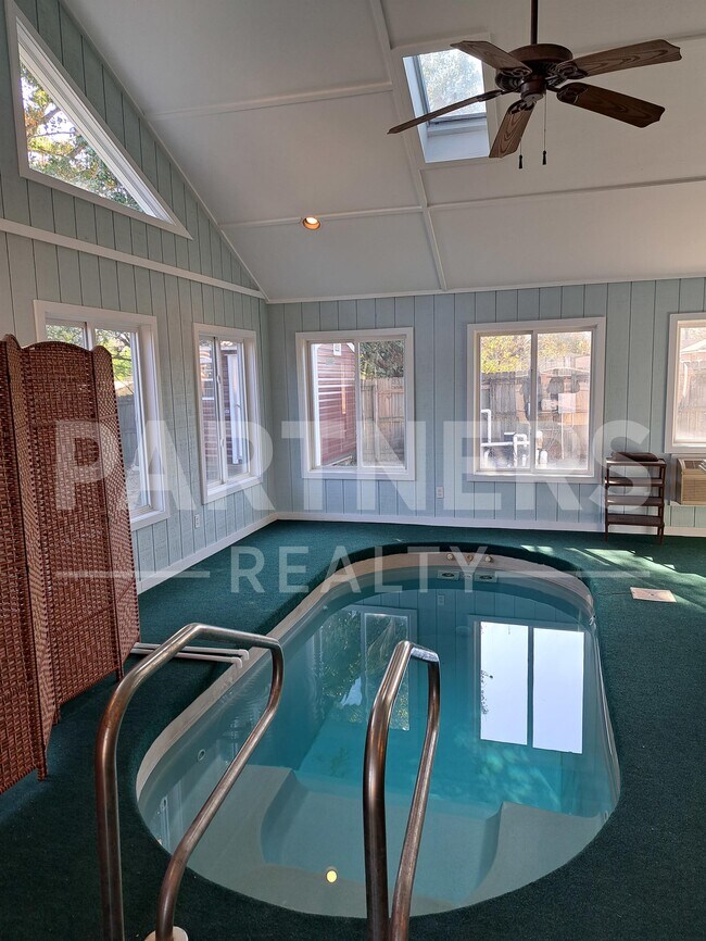 Building Photo - 844 Brookland Curv