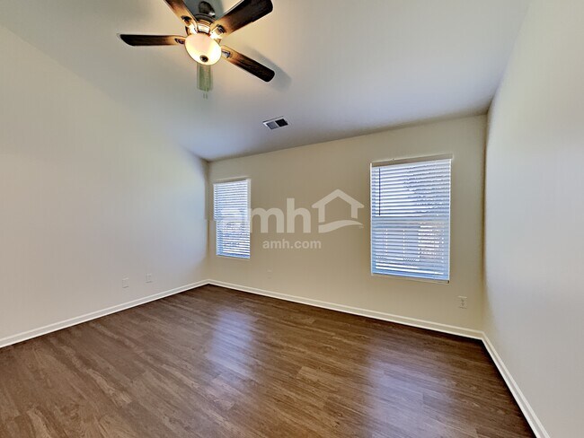 Building Photo - 3856 Wingdale Ct