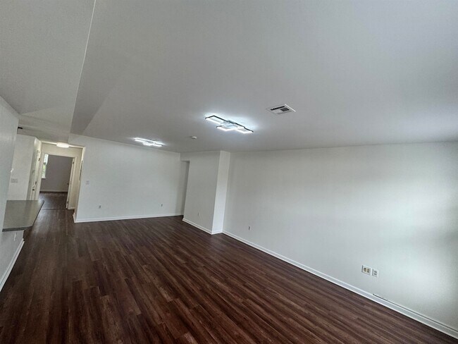 Building Photo - 225 Halladay St