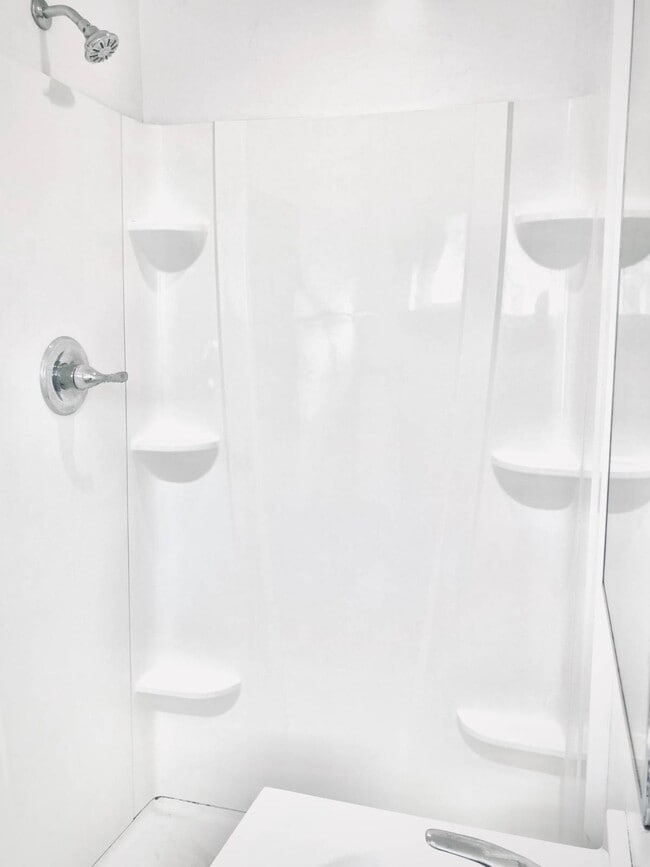 Building Photo - 13801 S Vermont Ave