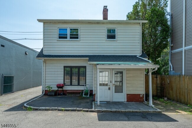 Building Photo - 106 Broughton Ave
