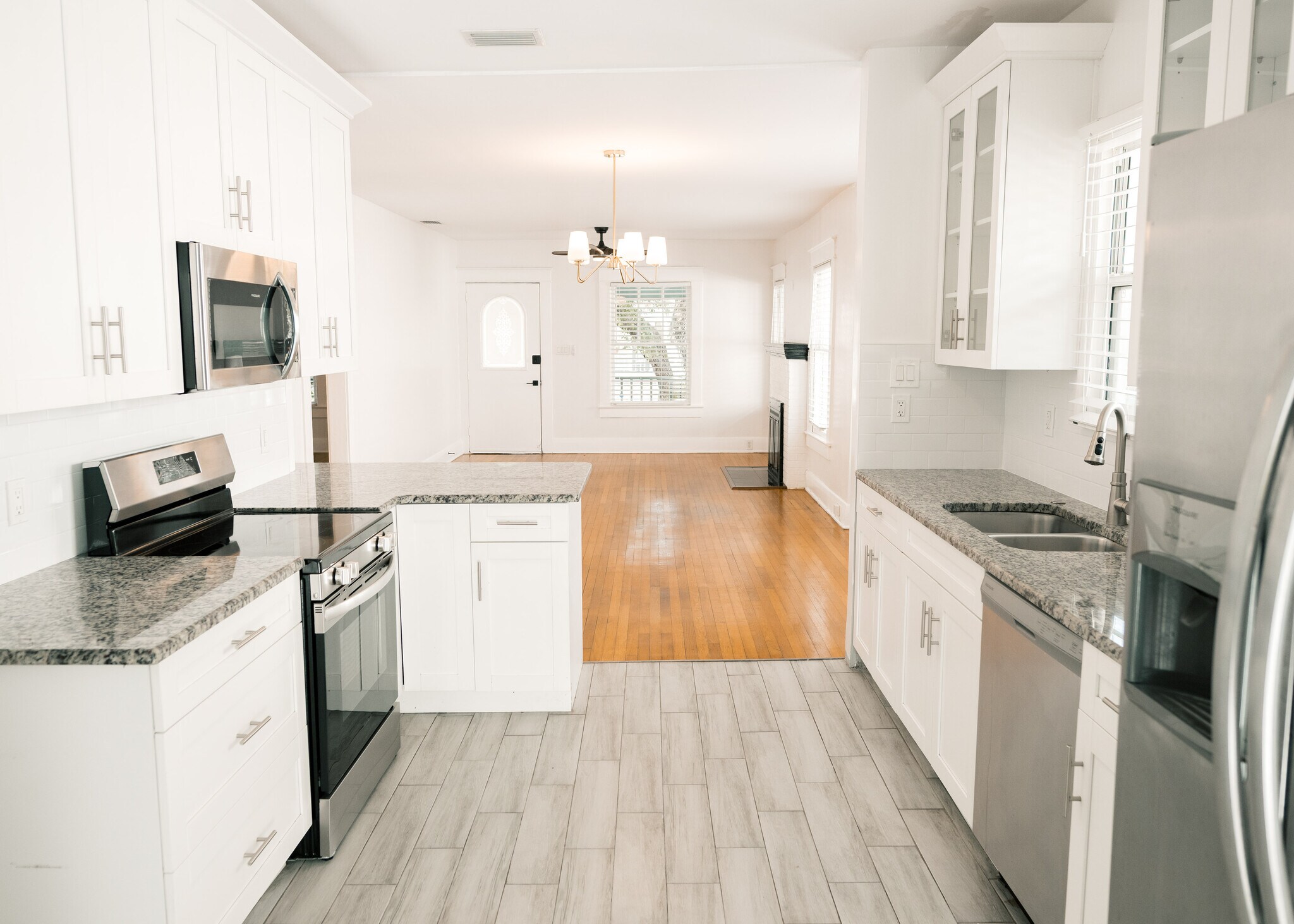 Building Photo - 902 W Columbus Dr