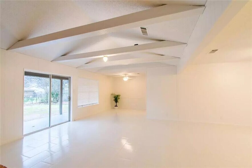 Building Photo - 2137 Shady Grove Dr