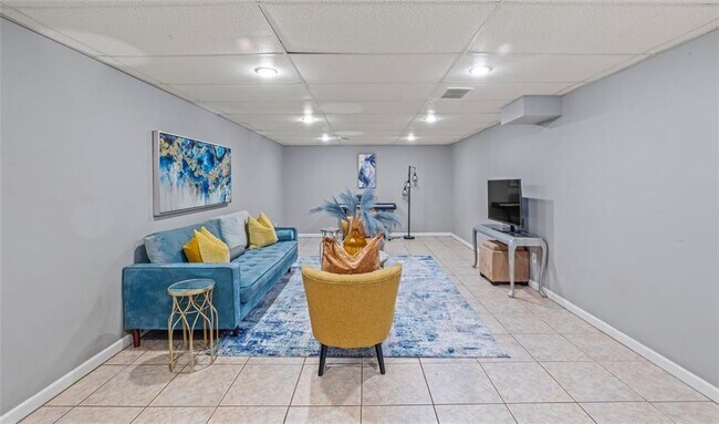 Building Photo - 555 Douthit Ferry Rd